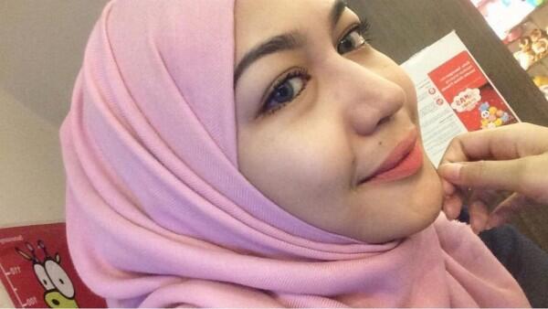 Menawan, 10 Potret Eriska Nakesya Pacar Young Lex Saat Kenakan Hijab