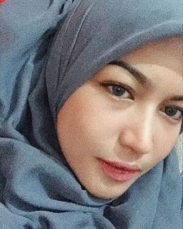Menawan, 10 Potret Eriska Nakesya Pacar Young Lex Saat Kenakan Hijab
