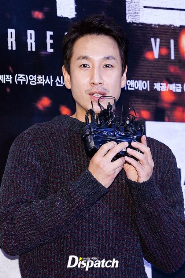 Comeback, 10 Potret Lee Sun Kyun yang Kian Memesona di Usia 40 Tahun