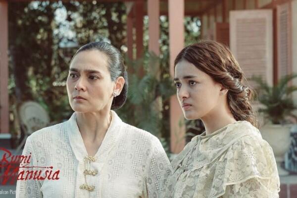 Sontek 7 OOTD Mawar Eva, Pemeran Annelies di Film 'Bumi Manusia'