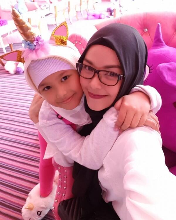 Lama Hilang dari Layar Kaca, 10 Potret Metha Yuna Istri Uki eks Noah