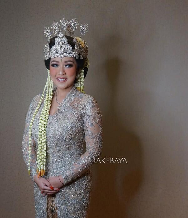 15 Kebaya Elegan Adat Sunda, Mewah bak Wanita Aristokrat