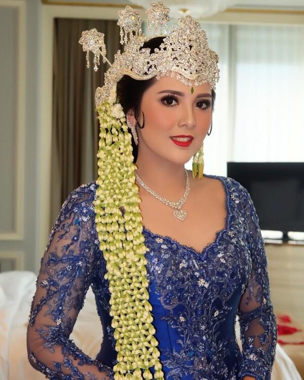 15 Kebaya Elegan Adat Sunda, Mewah bak Wanita Aristokrat