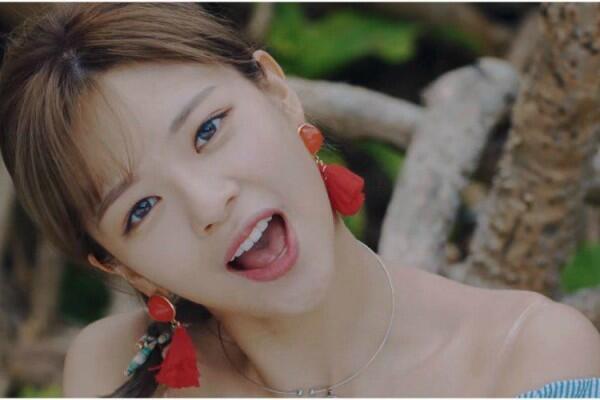 5 Alasan Jung Yeon Layak Disebut Guardian Angel of TWICE