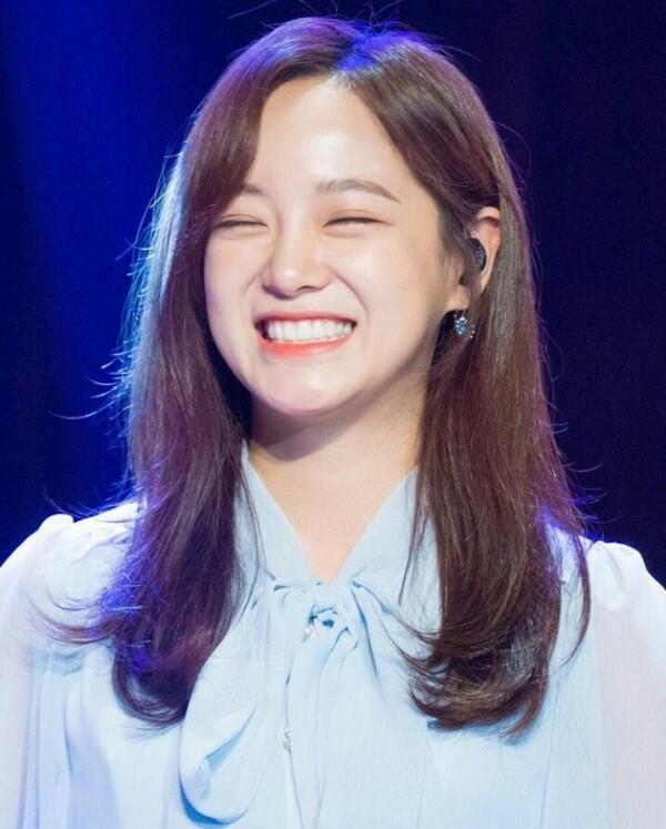 9 Potret Manis Sejeong Gugudan yang Punya Senyuman Menggemaskan