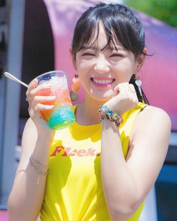 9 Potret Manis Sejeong Gugudan yang Punya Senyuman Menggemaskan
