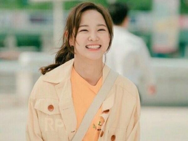 9 Potret Manis Sejeong Gugudan yang Punya Senyuman Menggemaskan