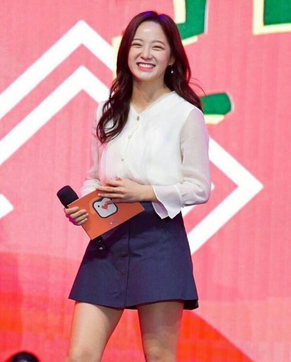 9 Potret Manis Sejeong Gugudan yang Punya Senyuman Menggemaskan
