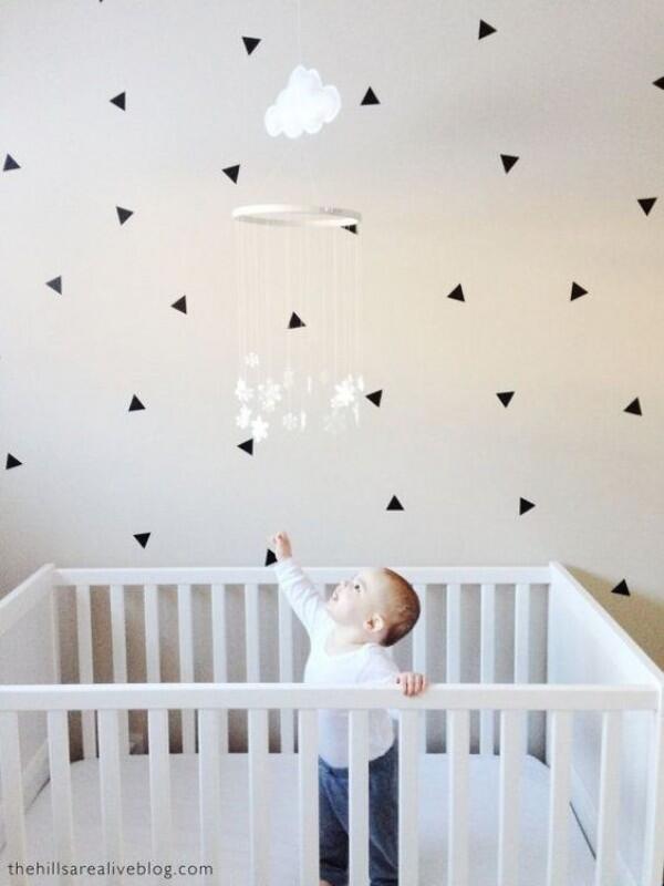 Cuma Modal Selotip Hitam, Ini 10 DIY Wall Sticker untuk Kamar Kosmu!