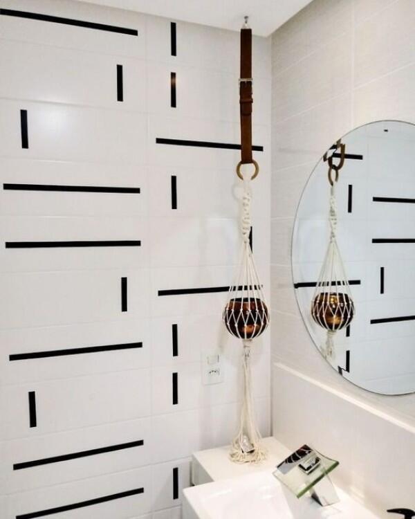 Cuma Modal Selotip Hitam, Ini 10 DIY Wall Sticker untuk Kamar Kosmu!