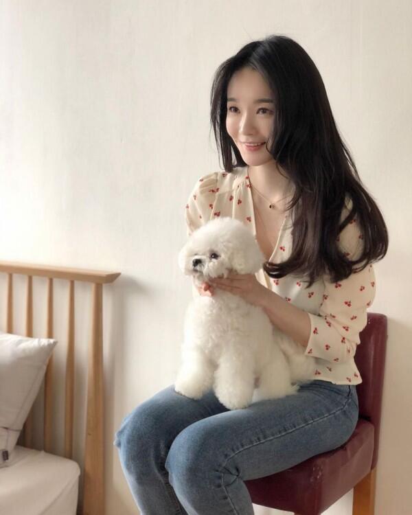 Simpel & Menawan, 10 Inspirasi OOTD ala Kang Min Kyung Davichi!