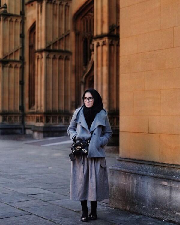 10 Ide OOTD Hijab di Luar Negeri ala Selebgram Zahratul Jannah
