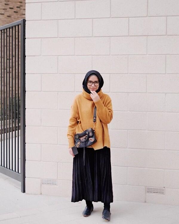 10 Ide OOTD Hijab di Luar Negeri ala Selebgram Zahratul Jannah