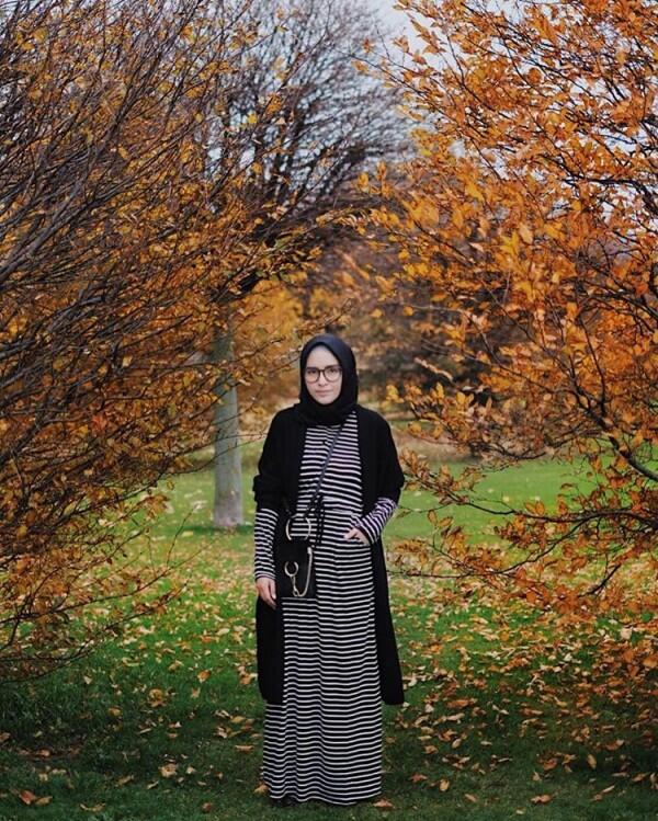 10 Ide OOTD Hijab di Luar Negeri ala Selebgram Zahratul Jannah