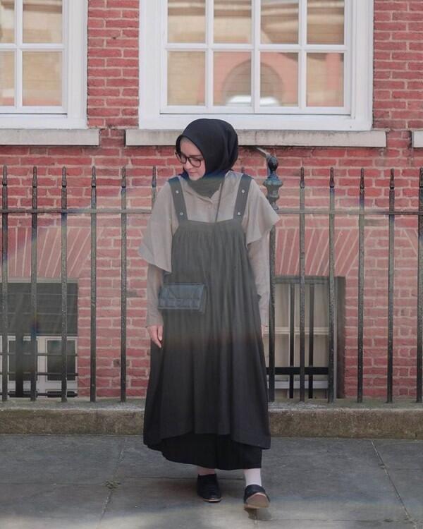 10 Ide OOTD Hijab di Luar Negeri ala Selebgram Zahratul Jannah