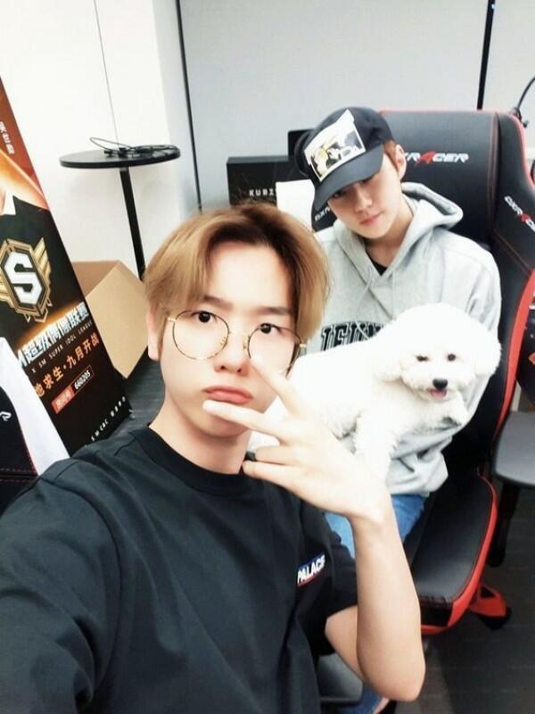 Kompak Bak Saudara, 8 Potret Persahabatan Sehun & Baekhyun EXO!
