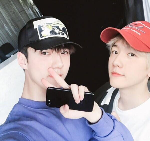 Kompak Bak Saudara, 8 Potret Persahabatan Sehun & Baekhyun EXO!