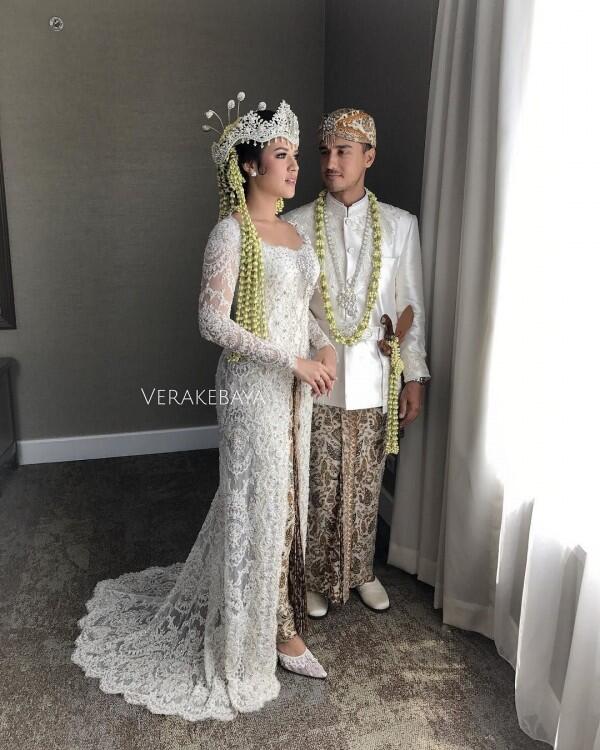 15 Kebaya Elegan Adat Sunda, Mewah bak Wanita Aristokrat