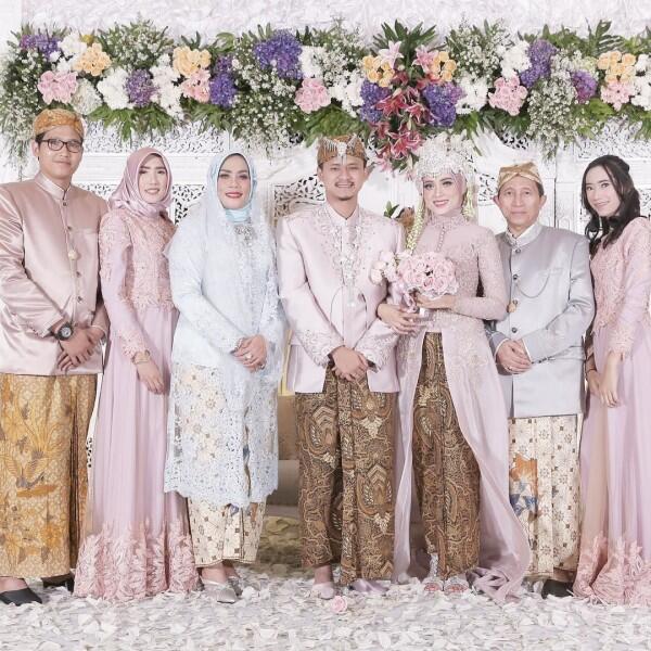15 Kebaya Elegan Adat Sunda, Mewah bak Wanita Aristokrat