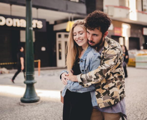 5 Alasan Cowok Introvert Bisa Jadi Pacar yang Bisa Diandalkan