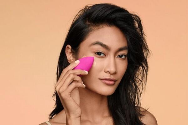 5 Tips Mengaplikasikan Foundation agar Makeup Lebih Sempurna