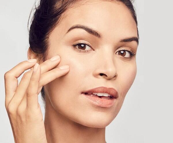 5 Tips Mengaplikasikan Foundation agar Makeup Lebih Sempurna