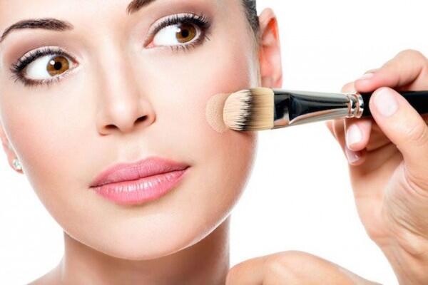 5 Tips Mengaplikasikan Foundation agar Makeup Lebih Sempurna