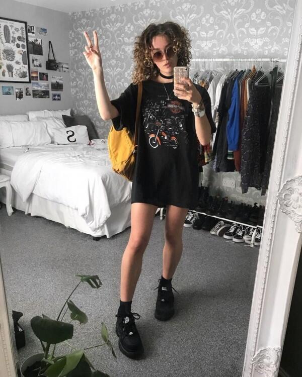 10 Inspirasi Outfit Grunge ala Sophie Seddon, Kekinian Banget!