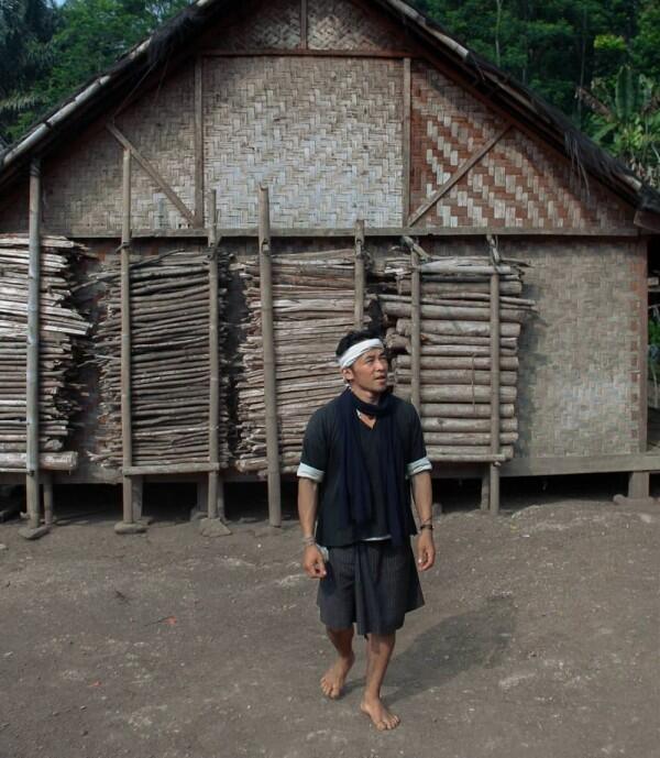 10 Tradisi Unik Masyarakat Adat Khas Indonesia yang Masih Eksis