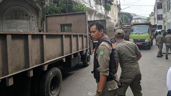 Kuasai Sebagian Gedung Warenhuis, Serikat Pekerja Ini Menolak Ditertibkan Satpol PP