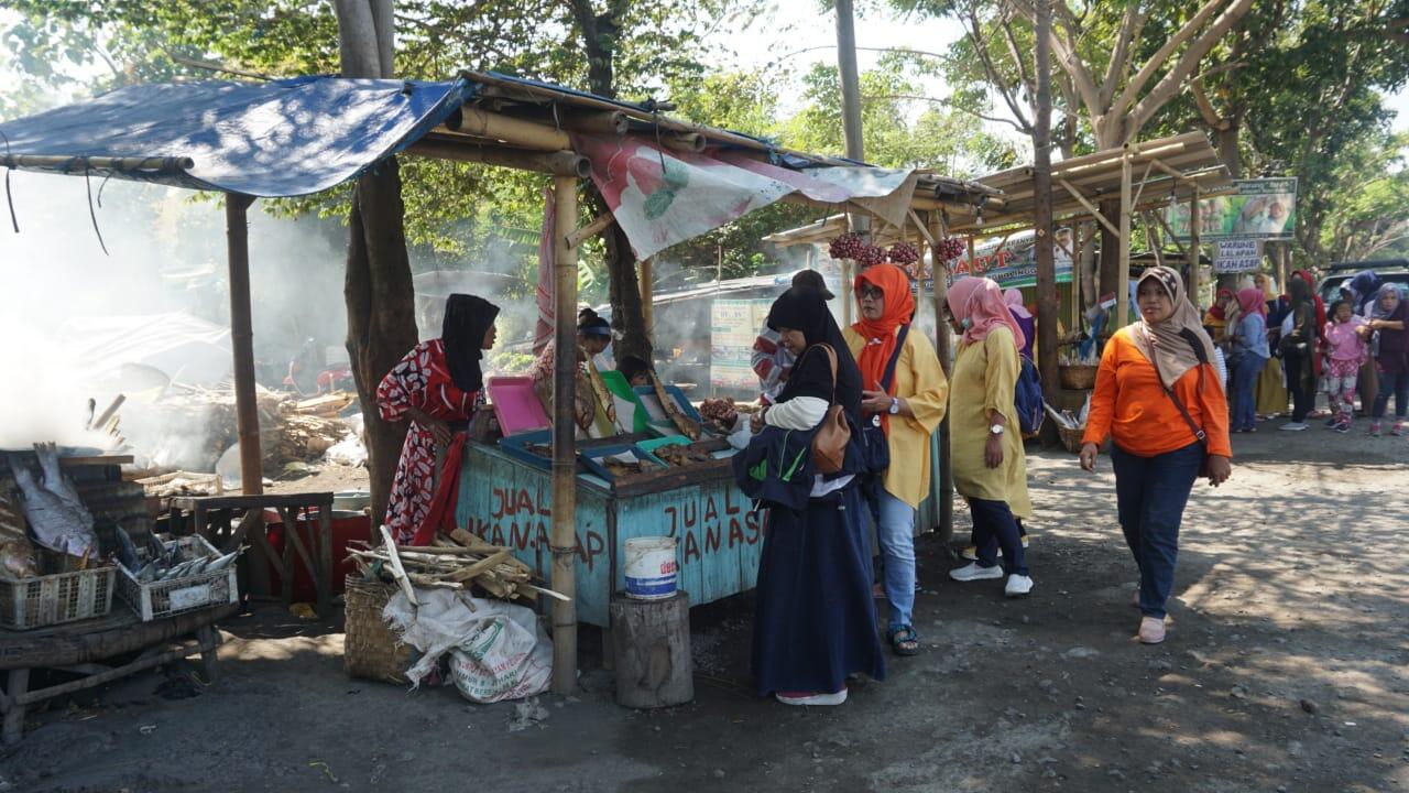 Wisata yuk! Menikmati Matahari Terbenam di Bee Jay Bakau Resort