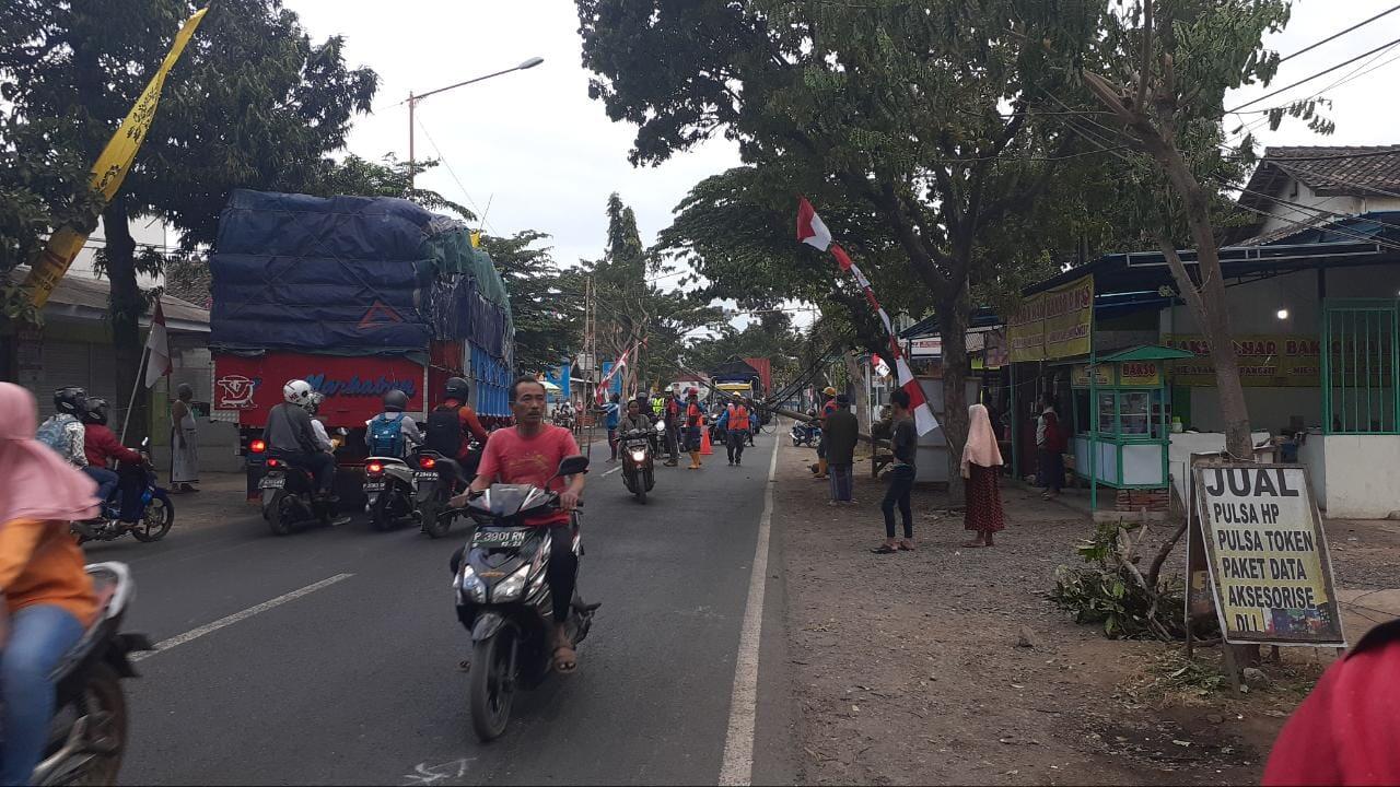 Tiang Rubuh, Salah Siapa?