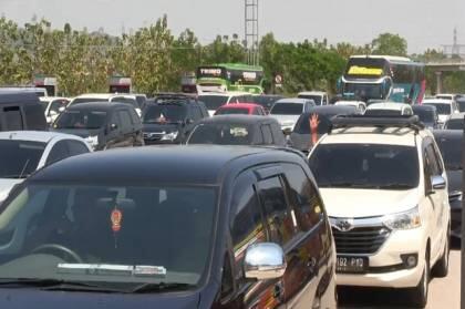 H-1 Lebaran, Gerbang Tol Cipali Arah Jateng Padat