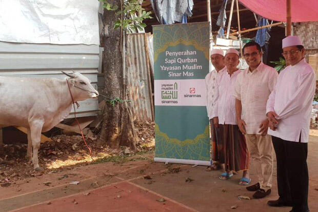 Berbagi dan Silaturahmi, Yayasan Muslim Sinar Mas Serahkan Hewan Kurban