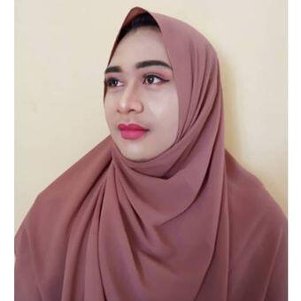 Pria Ini Jadi ‘Cantik’ Setelah Dirias Istrinya