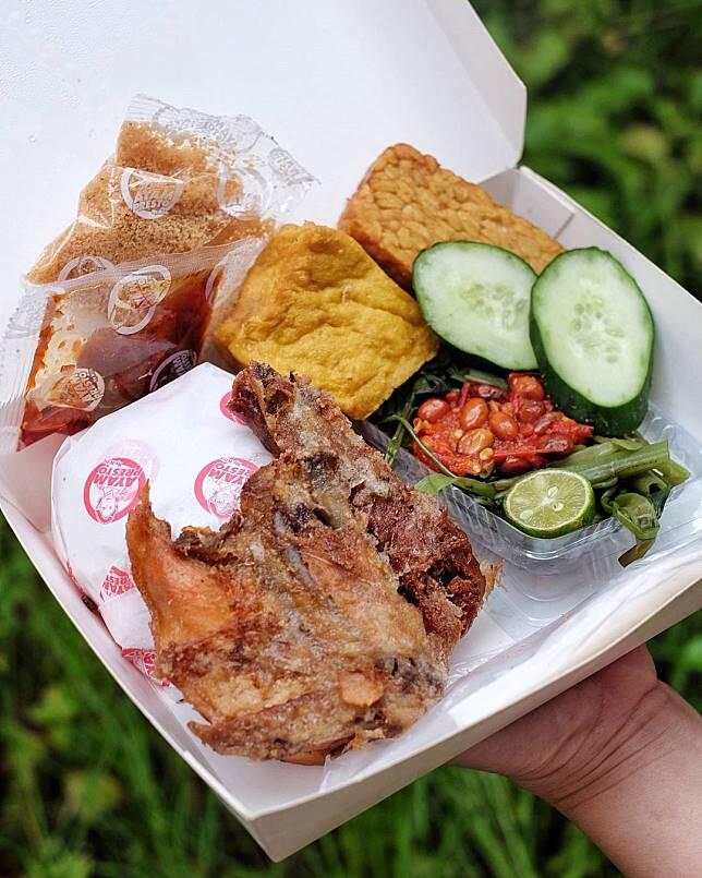 7 Ayam Goreng Legendaris Jakarta yang Enaknya Juara