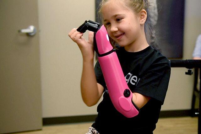 Perkenalkan Hero Arm, Tangan Robot Penuh Warna Untuk Disabilitas