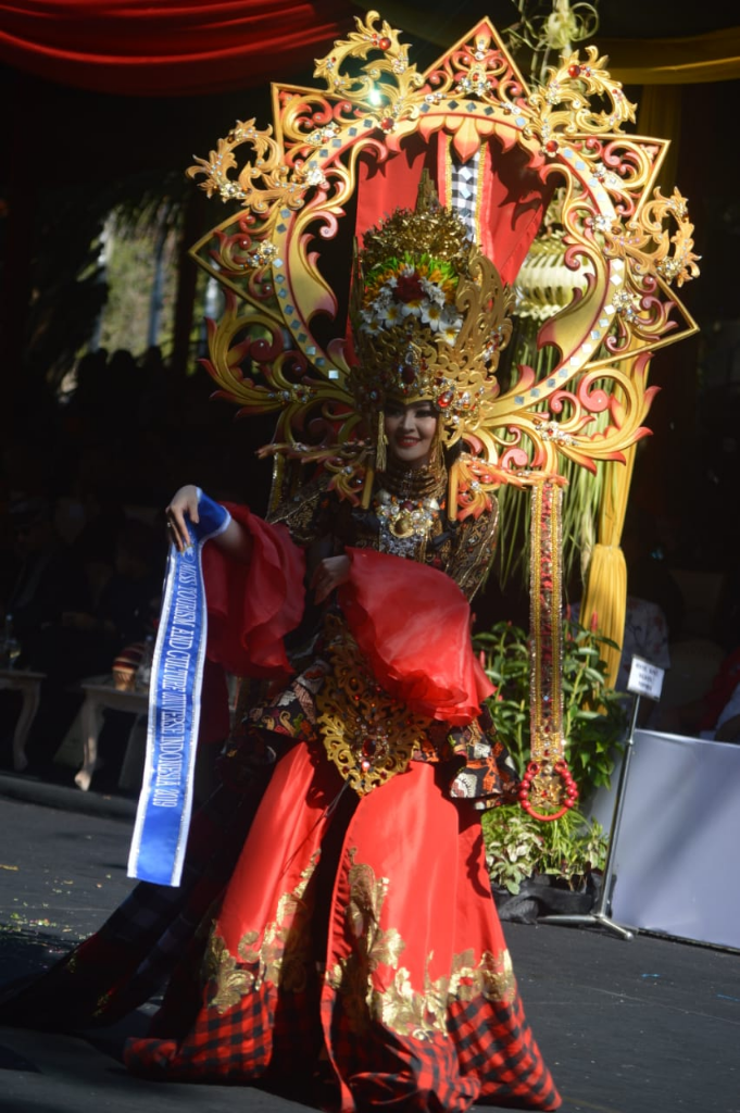 Yuk intip kemeriahan BEC , Banyuwangi Ethno Carnival disini.