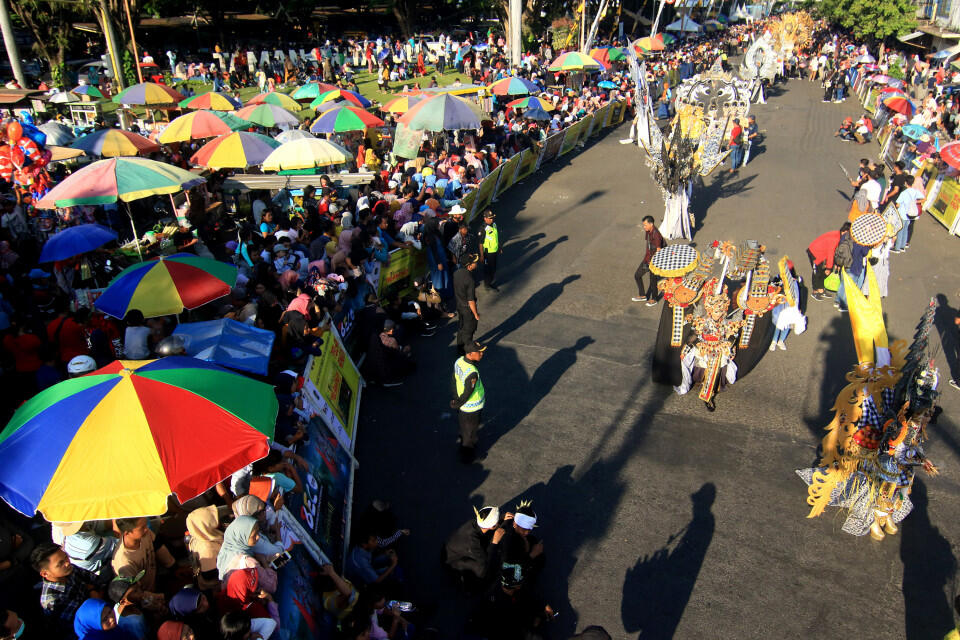 Yuk intip kemeriahan BEC , Banyuwangi Ethno Carnival disini.