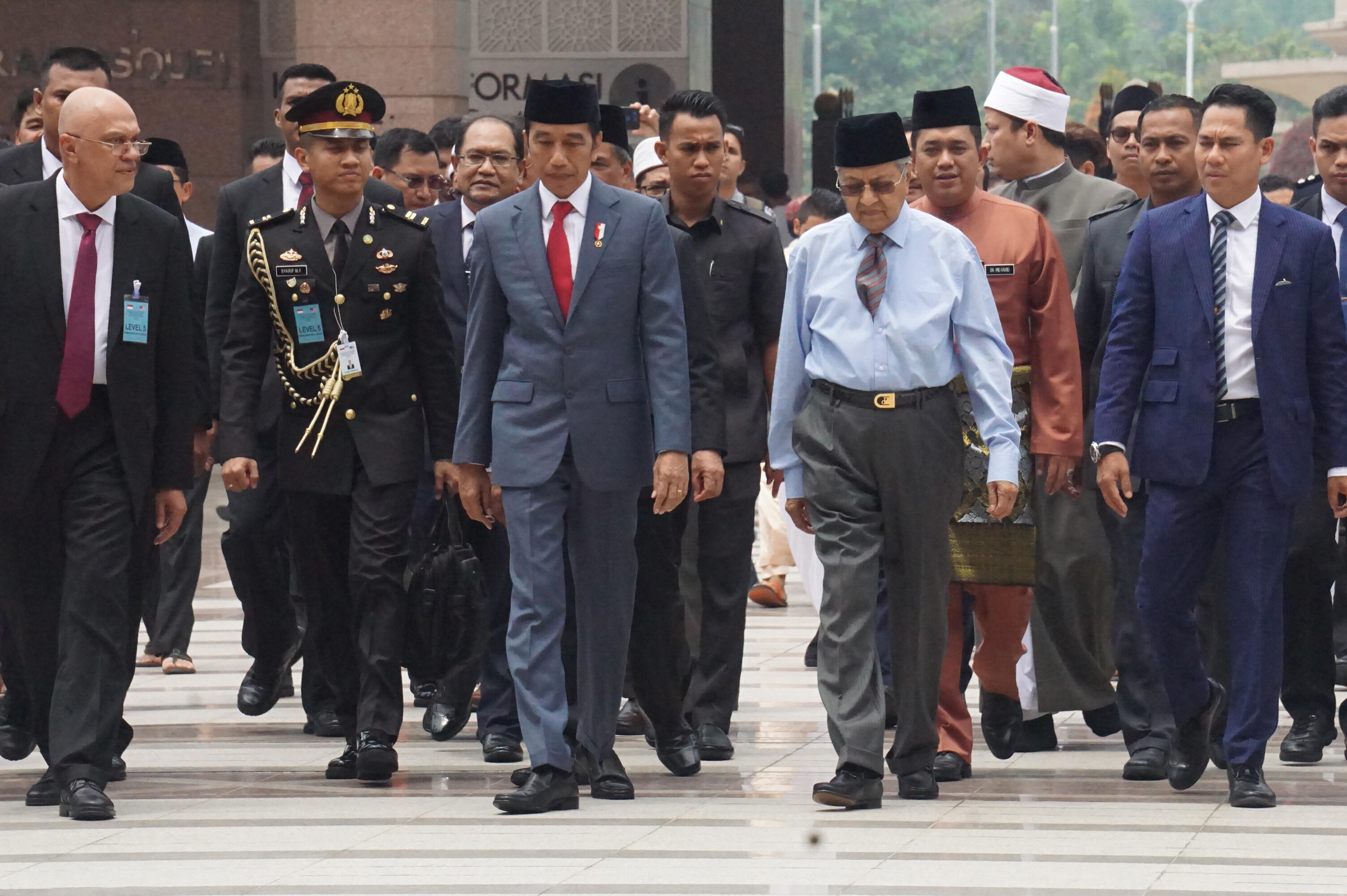 Presiden Jokowi-PM Mahathir Bahas CLC, Sawit, Perbatasan, Hingga Mobil ASEAN