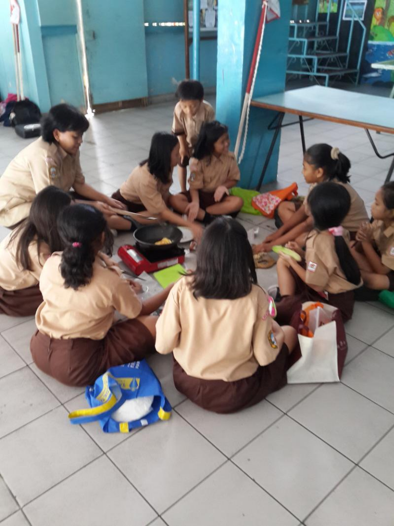 Sedikit Kisah Sekolah Dasar, Nasi Liwet Dan Pramuka