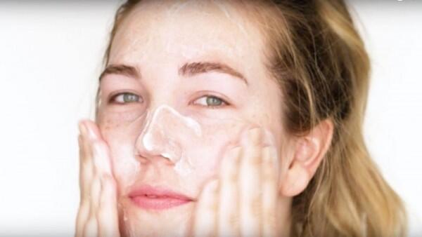 6 Langkah Skincare Malam yang Bikin Wajah Kamu Glowing!