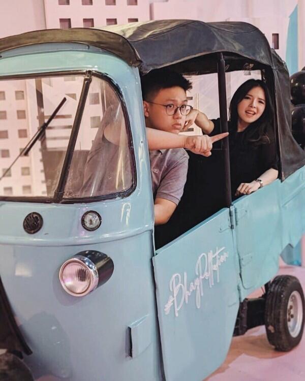Segera Menikah, 10 Potret Mesra Food Vlogger Kenneth Chandra & Kekasih