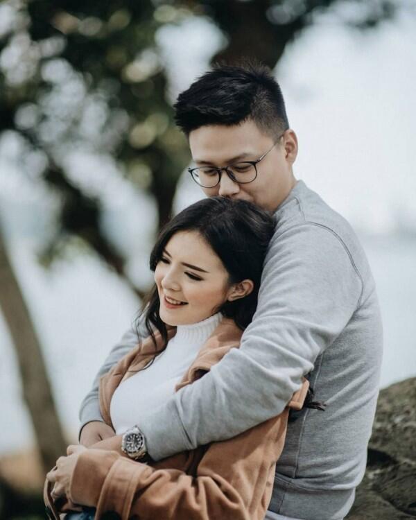 Segera Menikah, 10 Potret Mesra Food Vlogger Kenneth Chandra & Kekasih