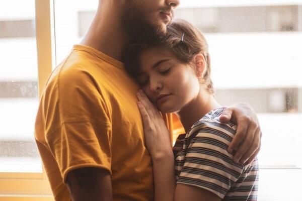 5 Bahaya Mencintai Pasangan Secara Tak Bersyarat