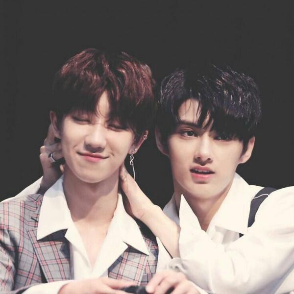 Layaknya Adik Kakak, Ini 10 Potret Kedekatan The8 & Jun Seventeen