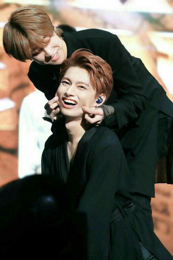 Layaknya Adik Kakak, Ini 10 Potret Kedekatan The8 & Jun Seventeen