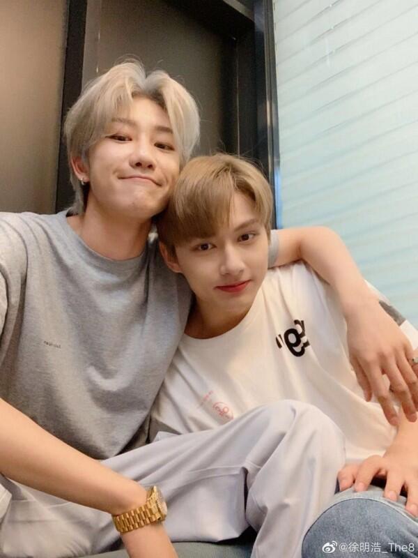 Layaknya Adik Kakak, Ini 10 Potret Kedekatan The8 & Jun Seventeen
