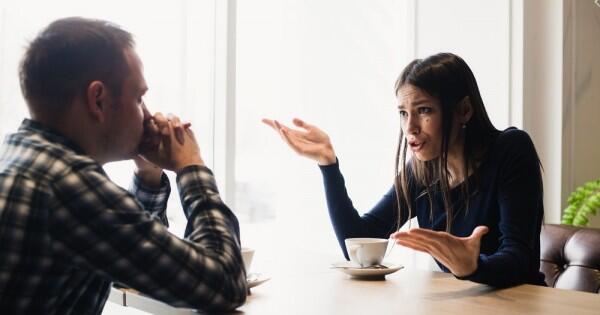 5 Hal yang Membuat Pasangan Merasa Tertekan Olehmu