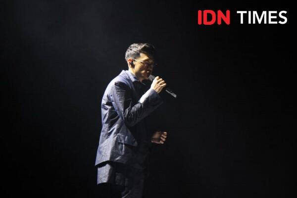 Rayakan 10 Tahun di Dunia Musik, 10 Keseruan Konser Dekade Afgan